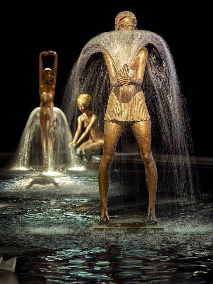 bronze-fountain-sculptures-malgorzata-chodakowska-4-577e7fb71e11a__700