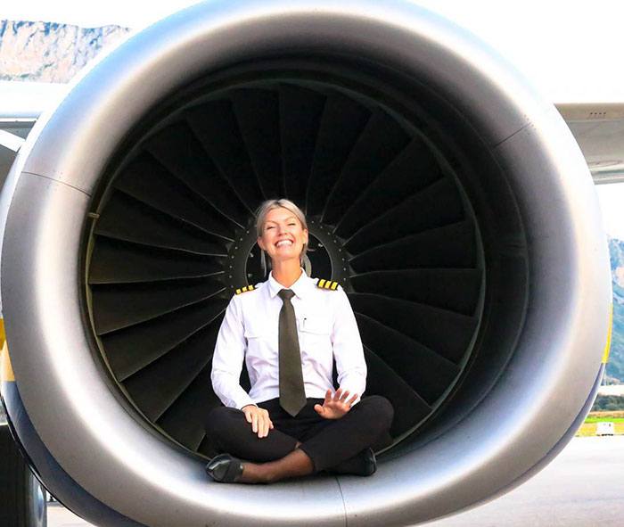 woman-pilot-yoga-maria-pettersson29