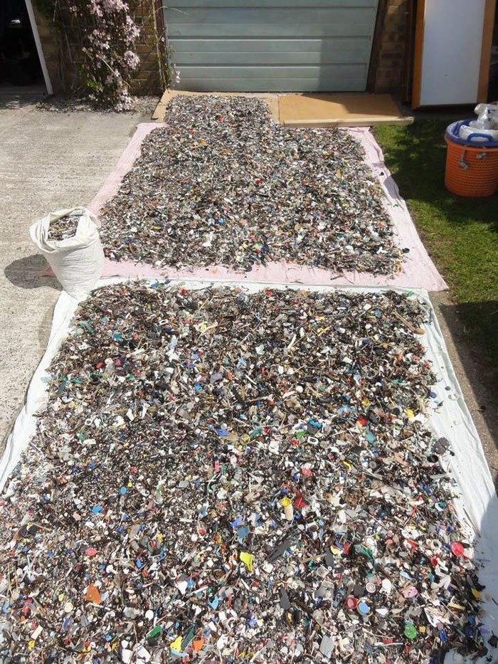 Мужчина превратил мусор с пляжа в искусство