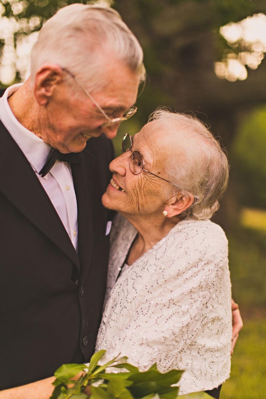 Пара празднует 65-летие брака