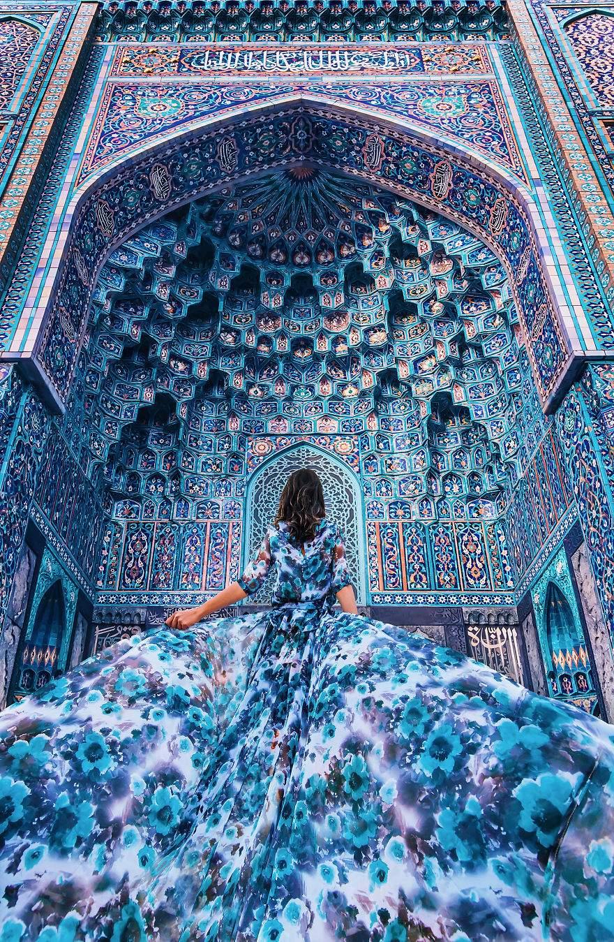 Девушка в мечети