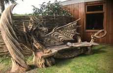 Фантастические драконы из дерева