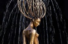 Скульптор создает удивительные фонтаны